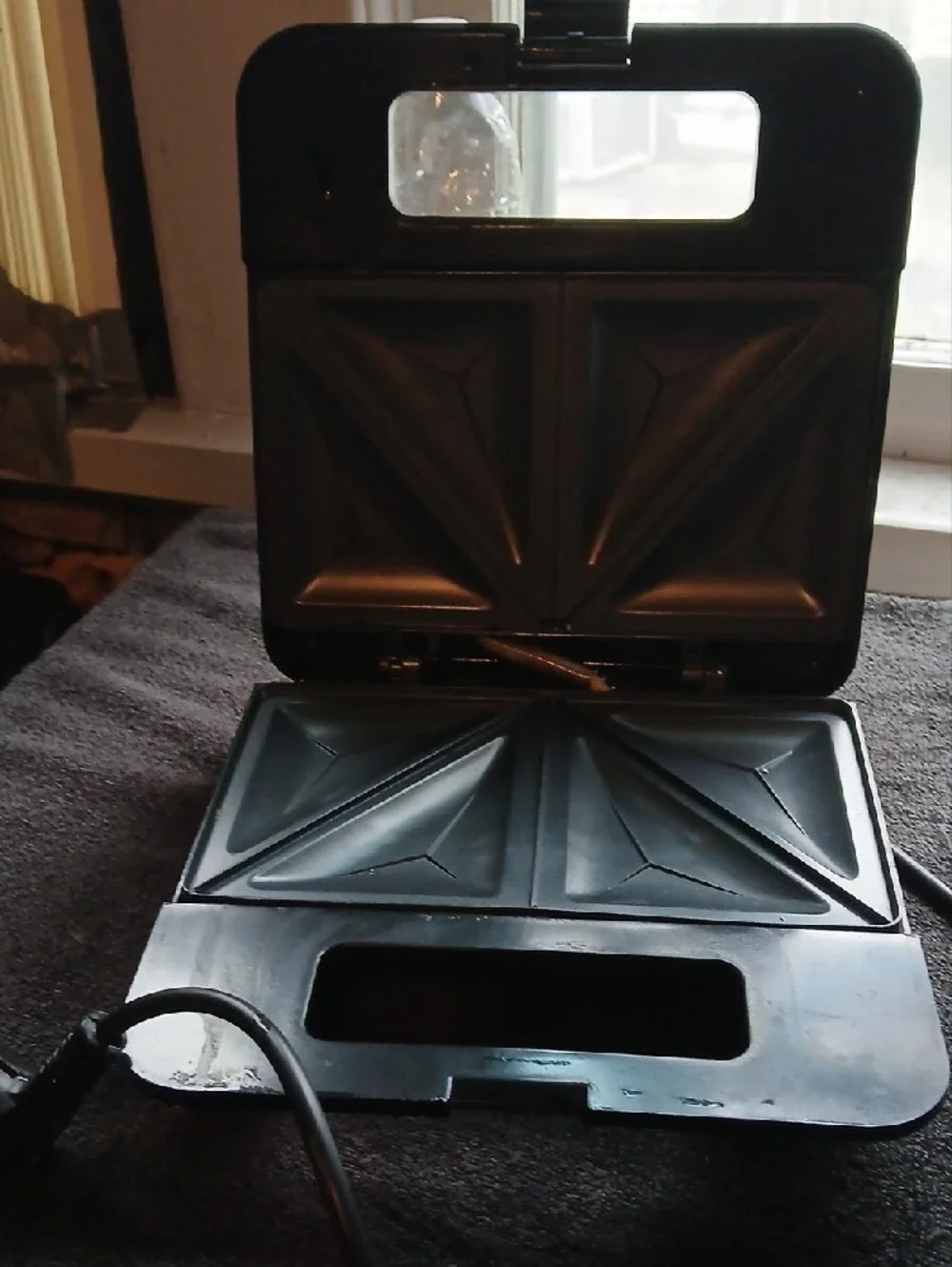 Black Electric Sandwich Maker - Compact Countertop Sandwich Press